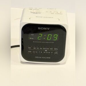 Sony Dream Machine ICF-C120 Digital Clock Radio Dual Alarm, FM/AM, 9v/120v Works
